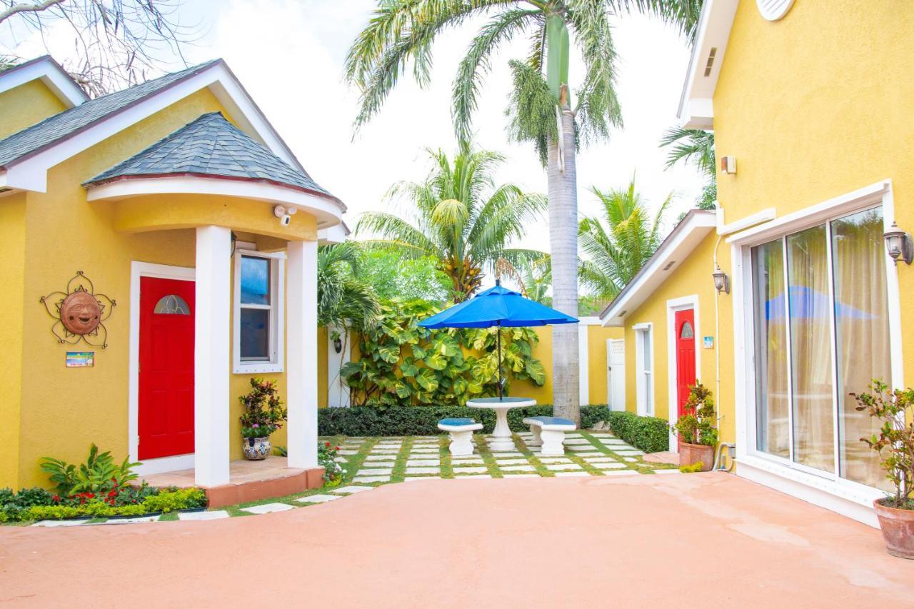 Brownstone Guesthouses Nassau Exterior photo