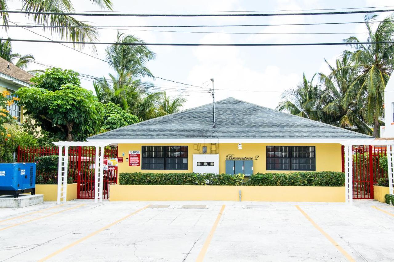 Brownstone Guesthouses Nassau Exterior photo