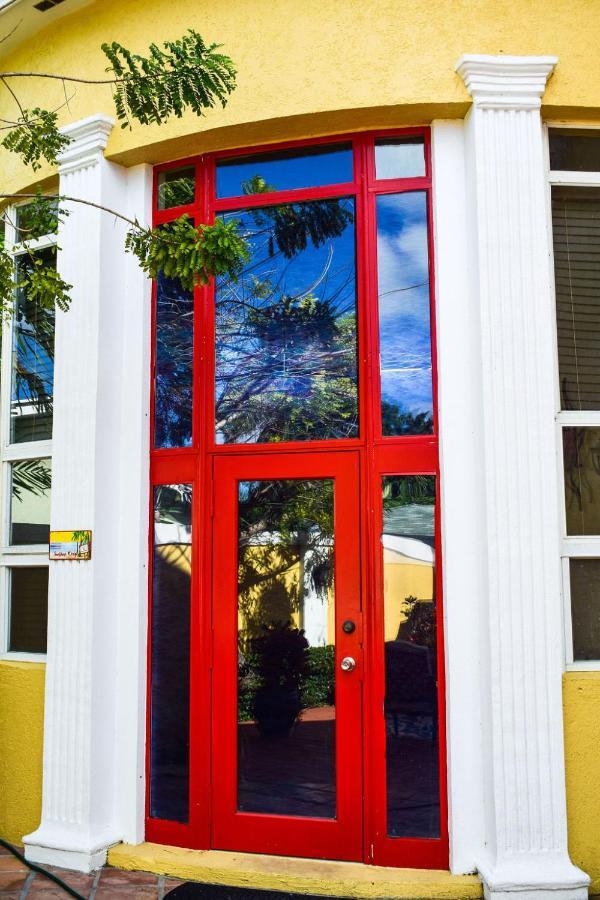 Brownstone Guesthouses Nassau Exterior photo