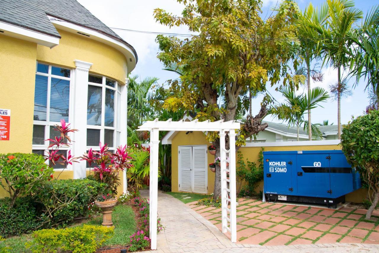 Brownstone Guesthouses Nassau Exterior photo