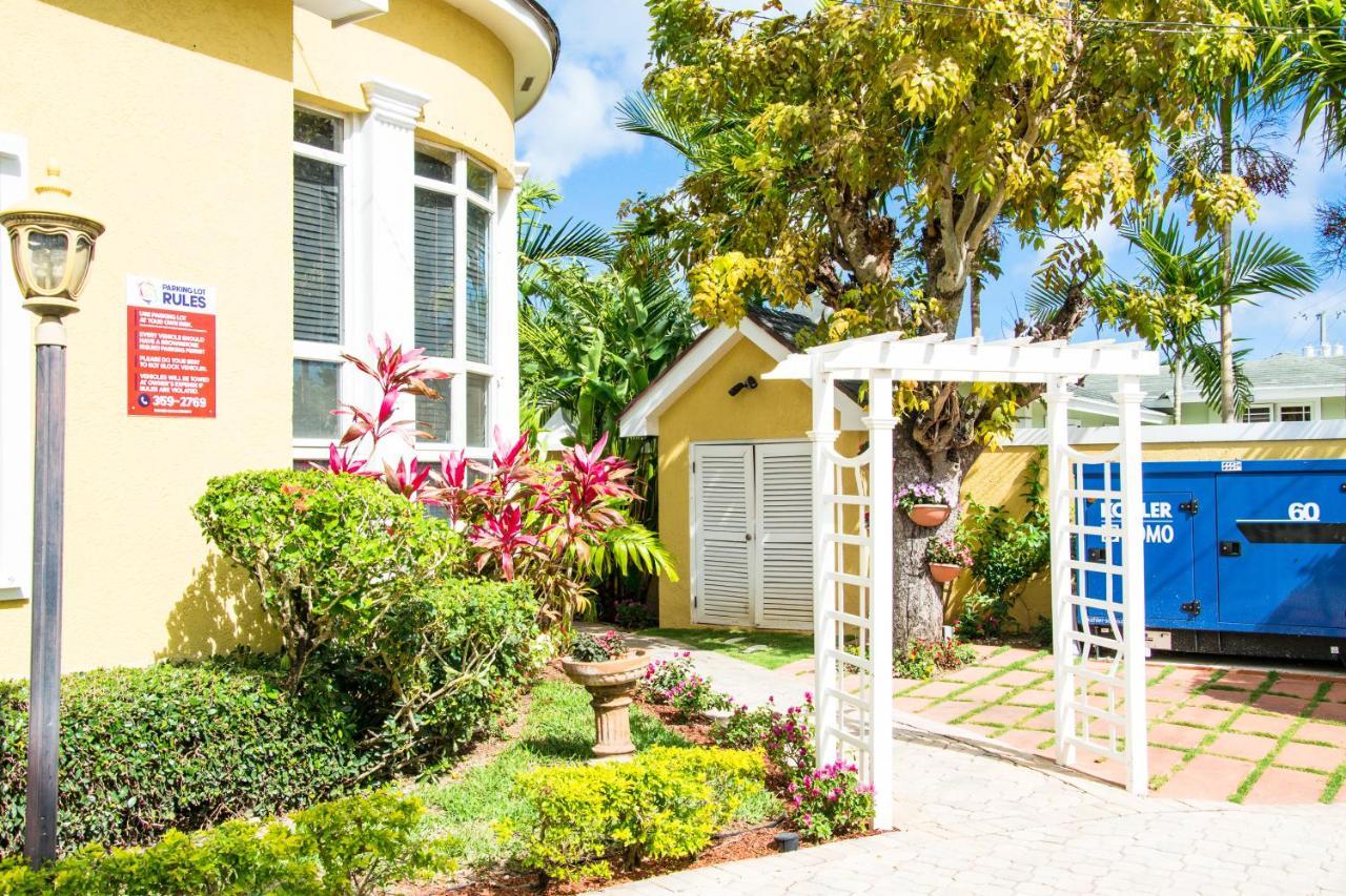 Brownstone Guesthouses Nassau Exterior photo